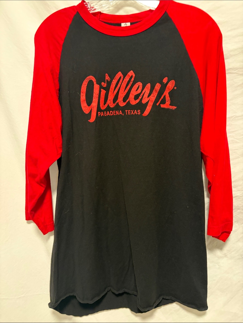 EUC Gilley’s Women’s Black Raglan LS Shirt w/Red Sleeves - Large